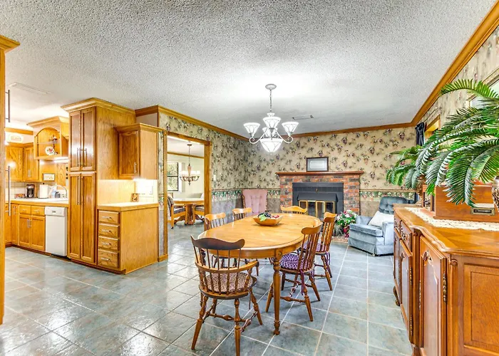 Holiday home ~ 13 Mi To Perdido Bay! Pensacola