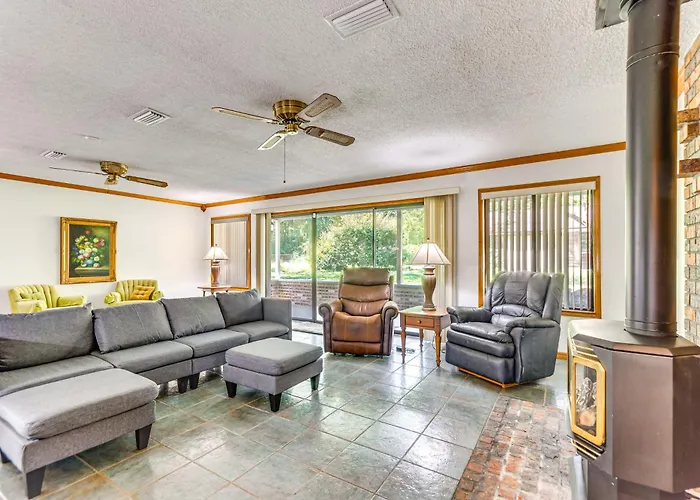 Holiday home ~ 13 Mi To Perdido Bay!